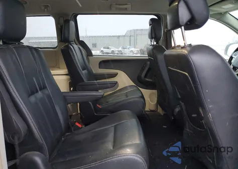 2016 Chrysler Town & Country Touring z USA, uszkodzony, nr VIN 2C4RC1BG5GR281338